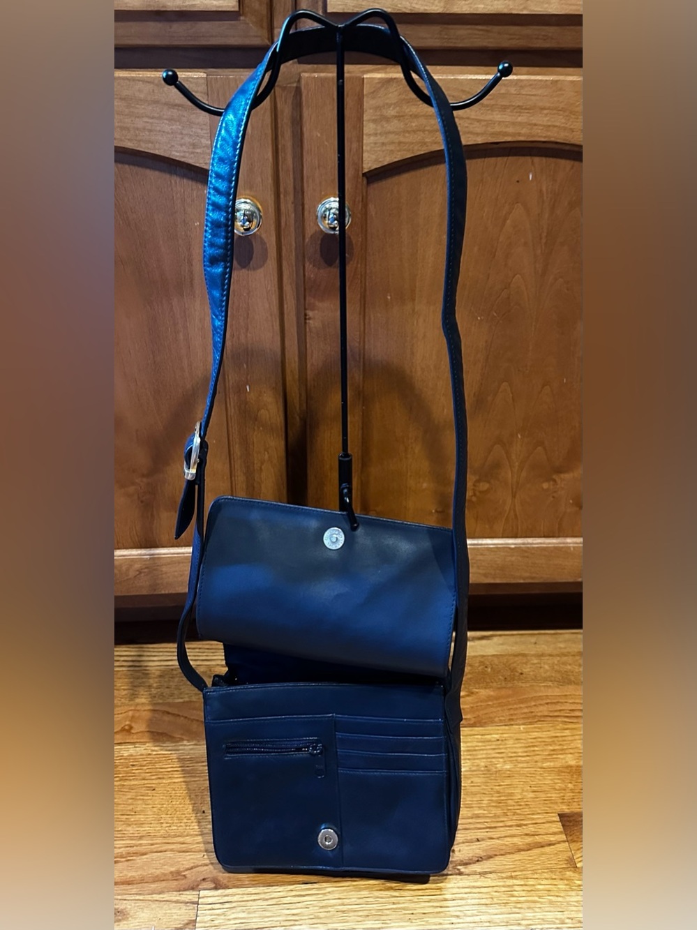 Perlina Navy Blue Crossbody LeatherBag - Picture 4 of 10